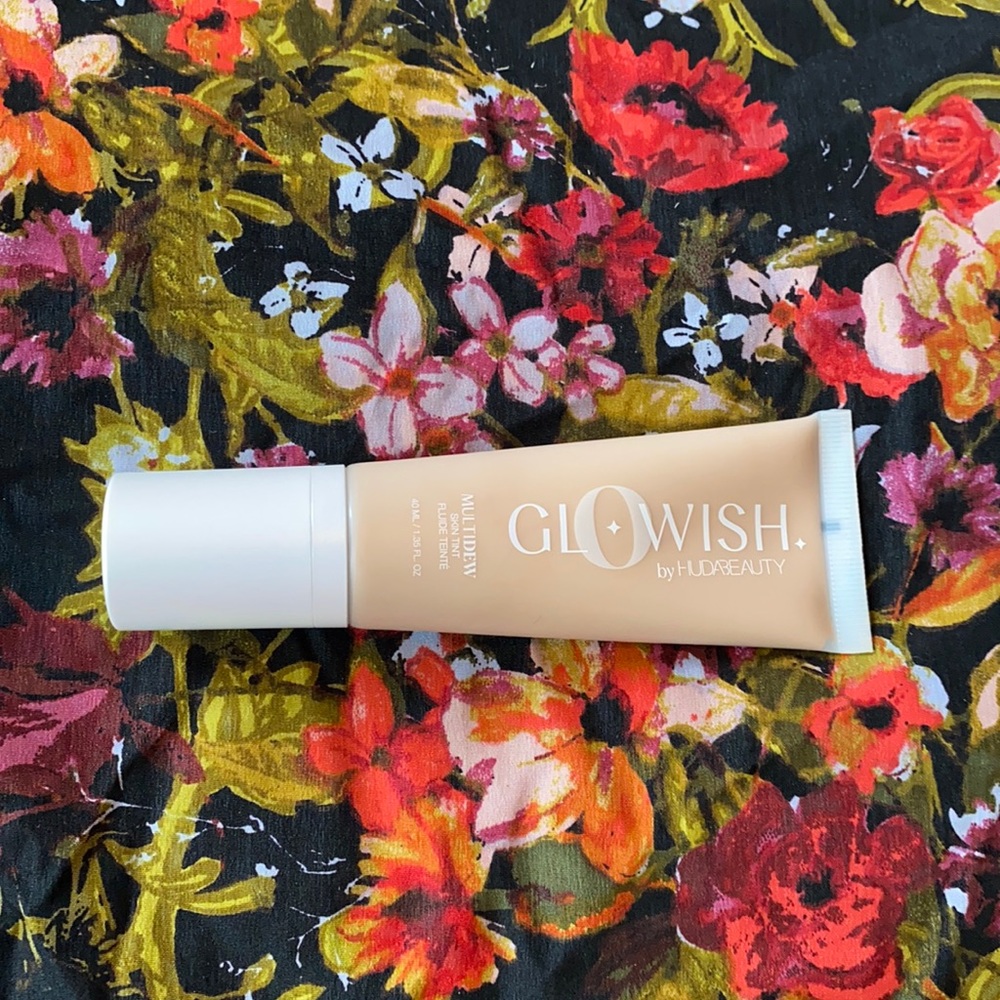GloWish Multidew Skin Tint 03 Light